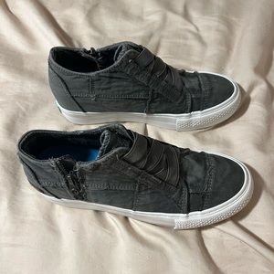 NWT Grey platform zip up sneakers / tennis shoes